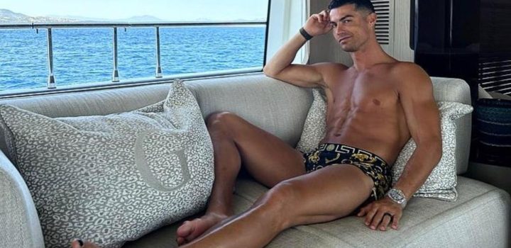 Cette photo de Cristiano Ronaldo torse nu, abdos saillants et ongles vernis à bord de son yacht
