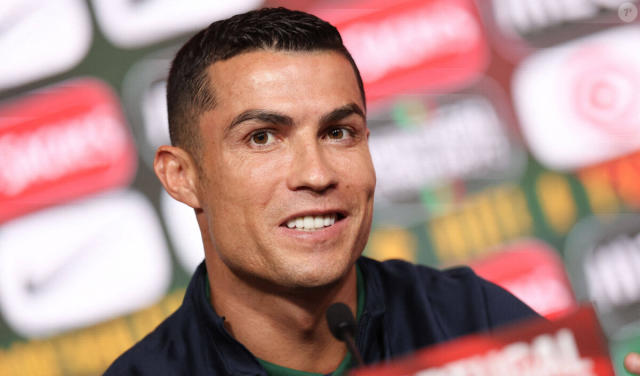 Cristiano Ronaldo exhibe ses abdos et laisse apparaître du vernis noir sur ses ongles : la raison enfin dévoilée - 