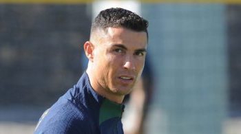 Portugal : Cristiano Ronaldo suscite la controverse en lançant une marque d'eau minérale
