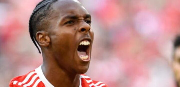 Chelsea rejoint Man Utd dans la course pour signer Mathys Tel