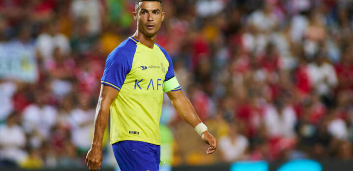 Cristiano Ronaldo répond par deux gestes obscènes aux provocations de ces supporters d’Al Shabab