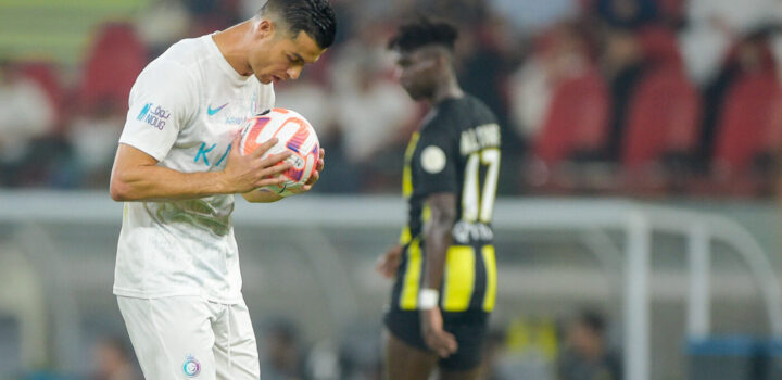 Mais pourquoi Cristiano Ronaldo s’est il affiché avec du vernis à ongles