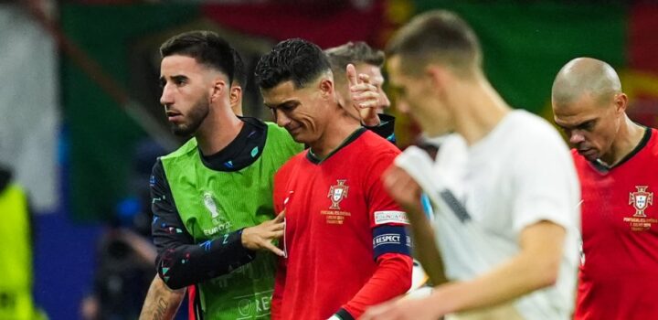 Ronaldo fond en larmes, un célèbre journaliste se moque de lui