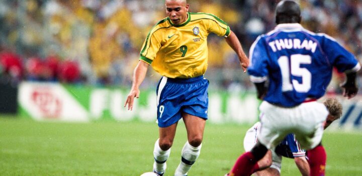 Raquette de Federer, maillot de Ronaldo..