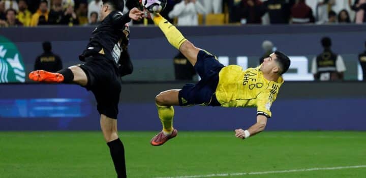 À 40 ans, le retourné acrobatique exceptionnel de Cristiano Ronaldo (vidéo)