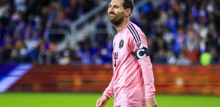 Messi a atteint les 896 buts dans sa carrière et voici la différence avec Cristiano Ronaldo